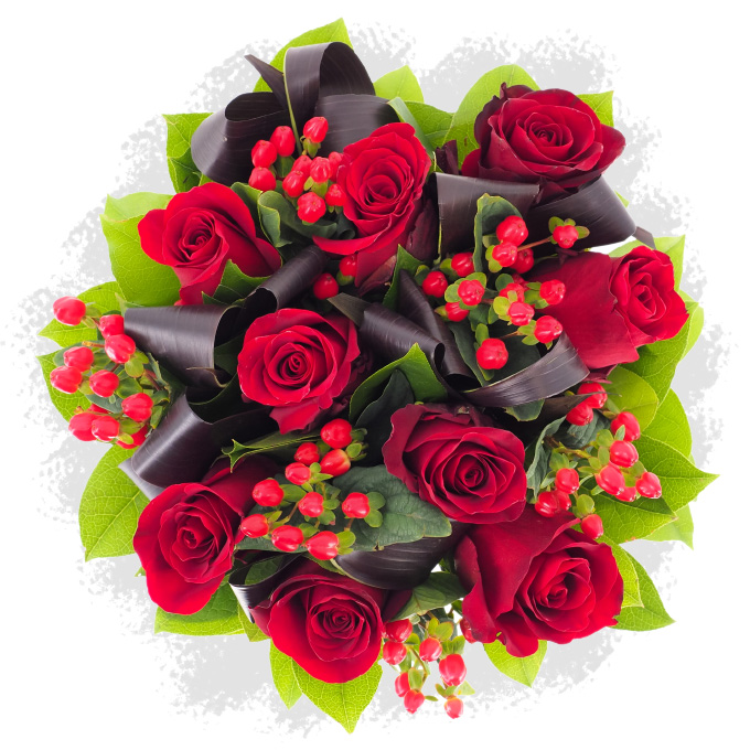 Rosa: buchet cu trandafiri roșii și hypericum roșu